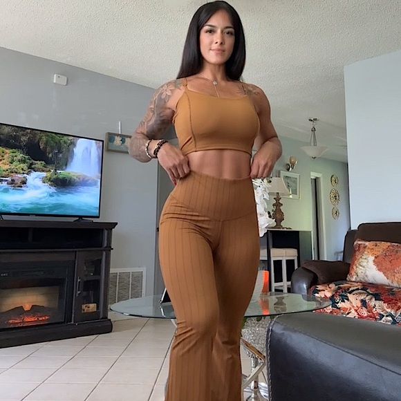 Brown Ribbed Two-Piece Set - Picture 4 of 4